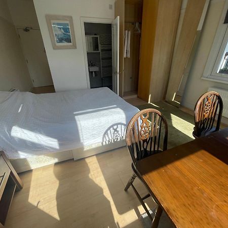 Room With Private Bathroom And Shared Kitchen Londra Dış mekan fotoğraf