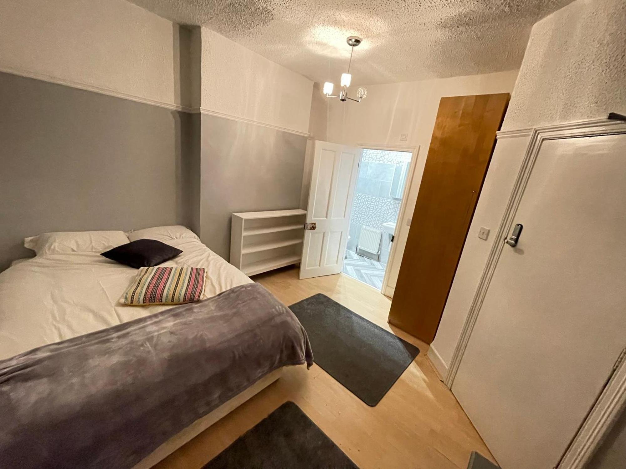 Room With Private Bathroom And Shared Kitchen Londra Dış mekan fotoğraf