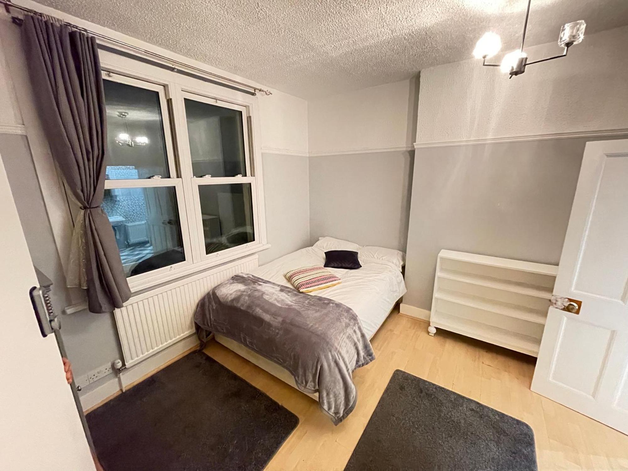 Room With Private Bathroom And Shared Kitchen Londra Dış mekan fotoğraf