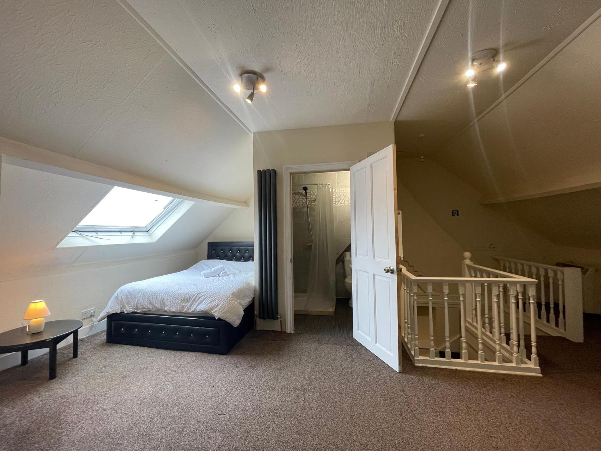Room With Private Bathroom And Shared Kitchen Londra Dış mekan fotoğraf
