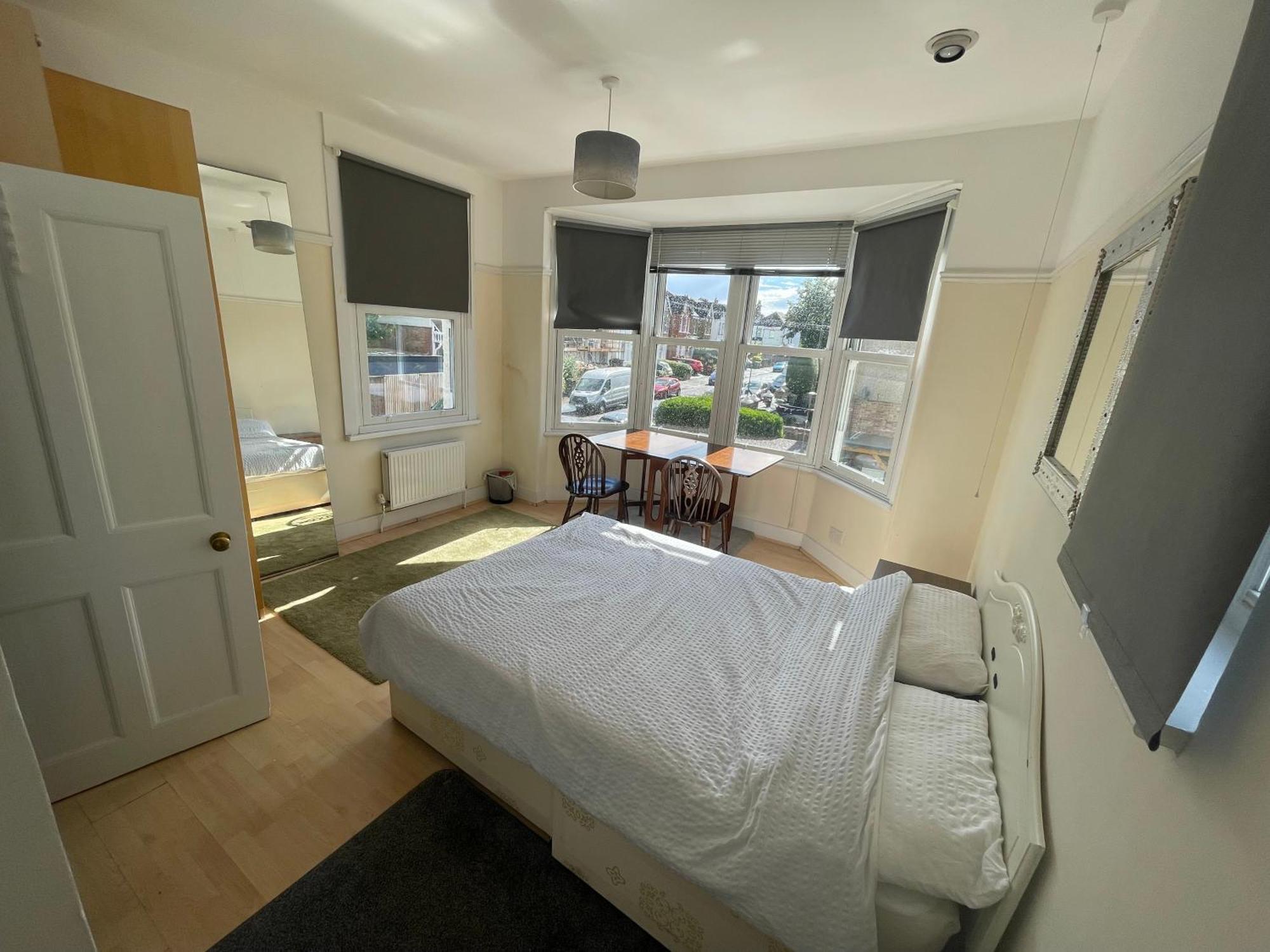 Room With Private Bathroom And Shared Kitchen Londra Dış mekan fotoğraf